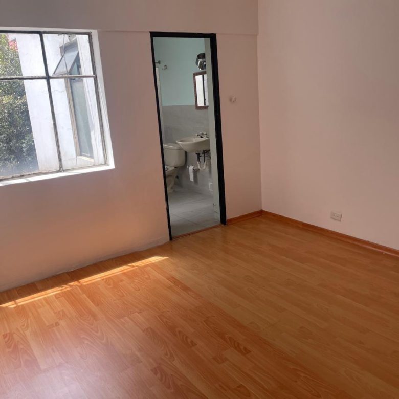 En Renta 0987010074 💼 ¡LLEVA TU EMPRESA AL SIGUIENTE NIVEL! 🚀 Casa Comercial de 429 m² para oficinas en Rodrigo de Triana y Av. Orellana. ¡Espacios amplios, ubicación estratégica y SIN PAGAR EXPENSAS! 🏢💰 #OficinasPremiumQuito
